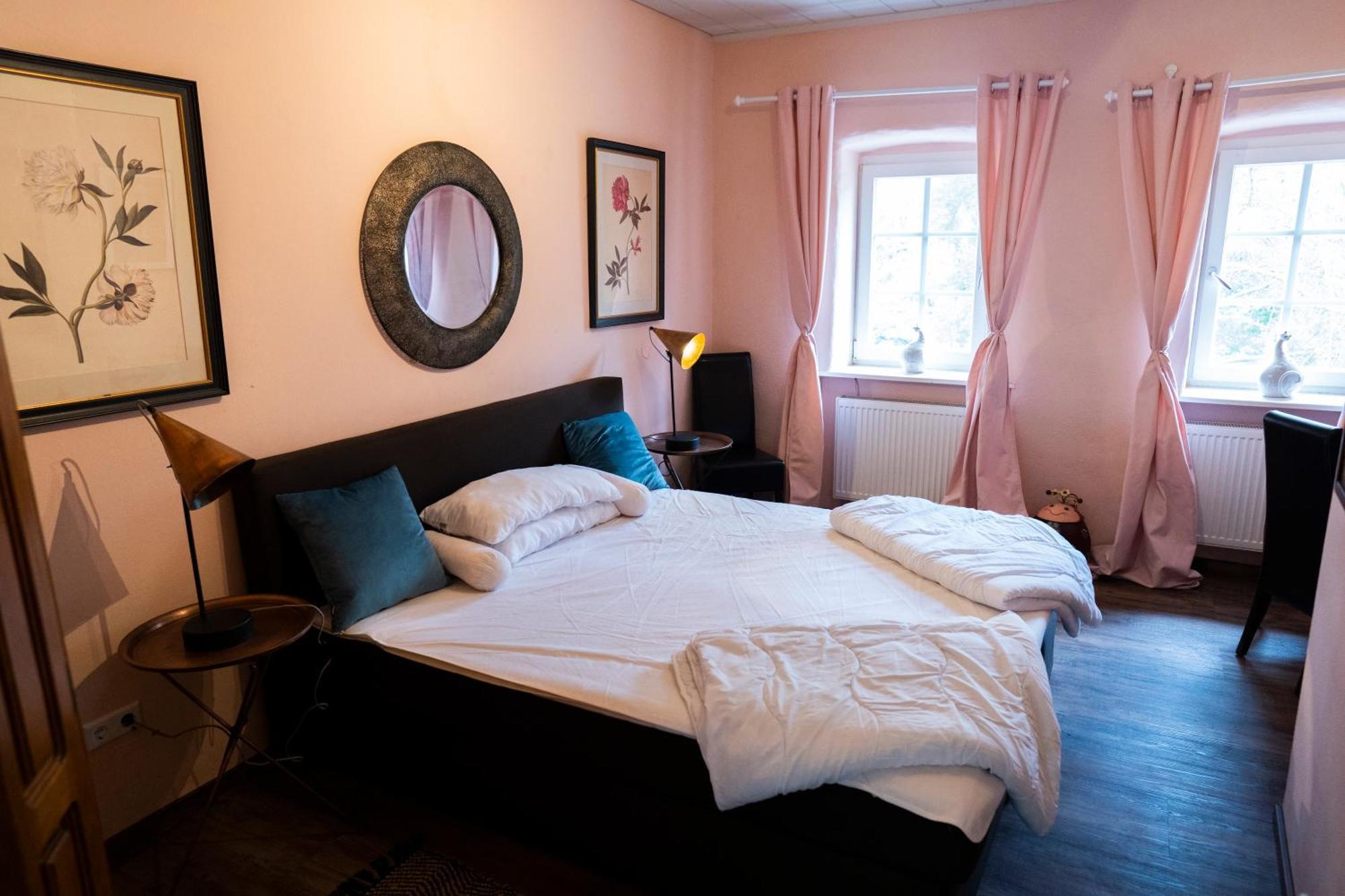 Hotel Und Restaurant Halbinsel Blieskastel Bagian luar foto